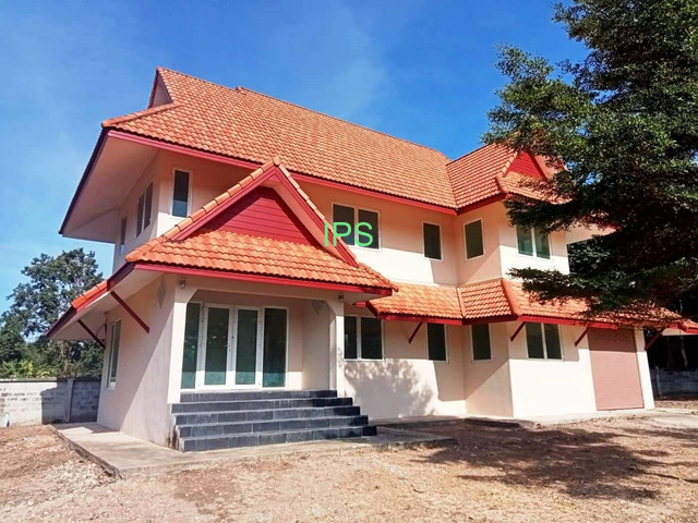 A beautifully designed 4 bed House with 1 bed Bungalow Kalasin